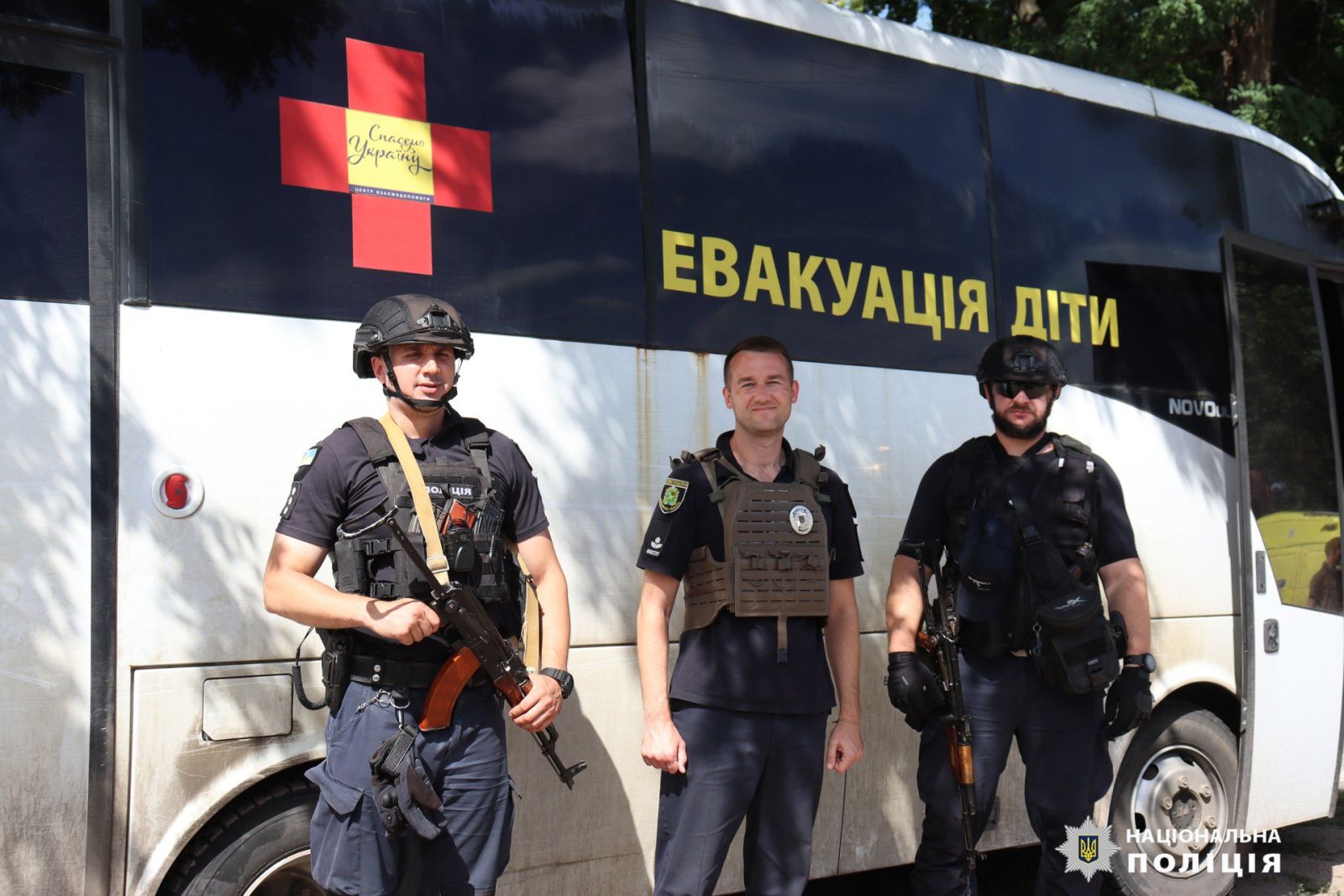 Евакуювали дітей та дорослих правоохоронці на Харківщині